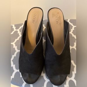 Open toe medium height heel